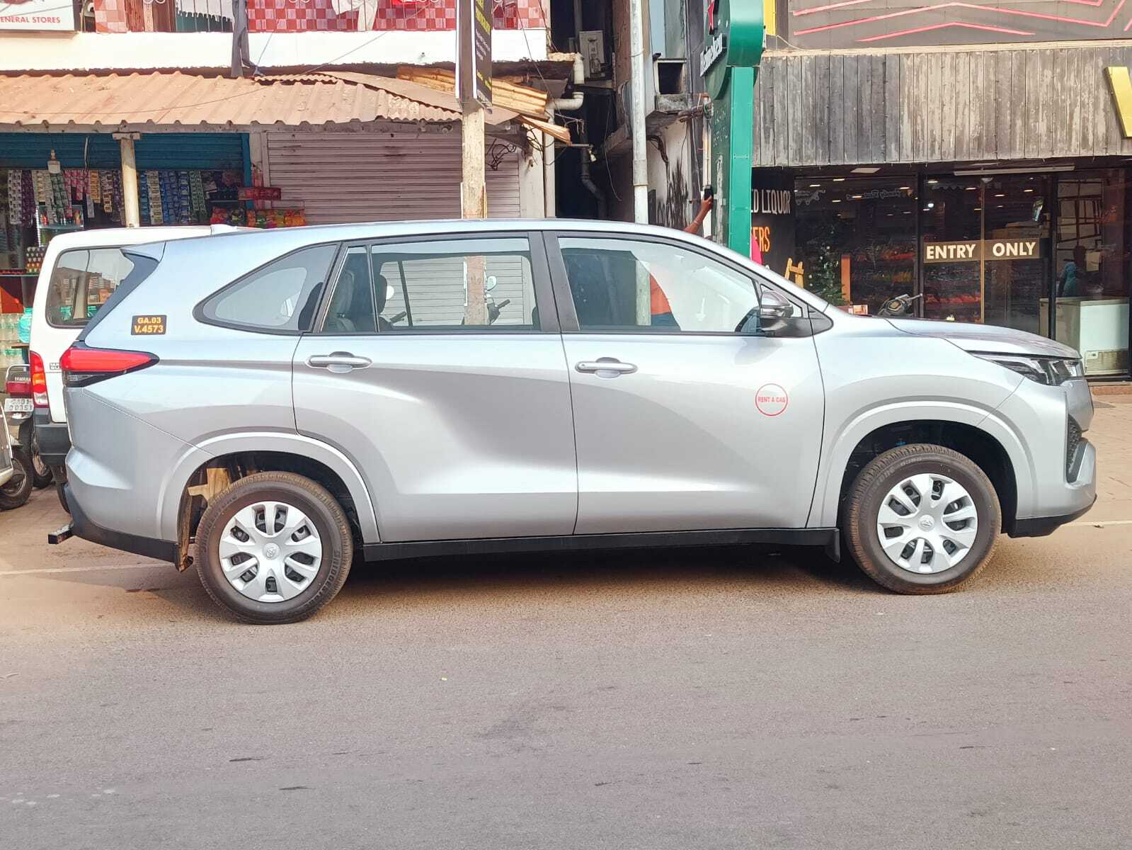 Toyota-Innova-Hycross